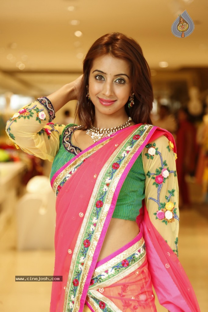 Sanjana New Hot Photos - 73 / 149 photos