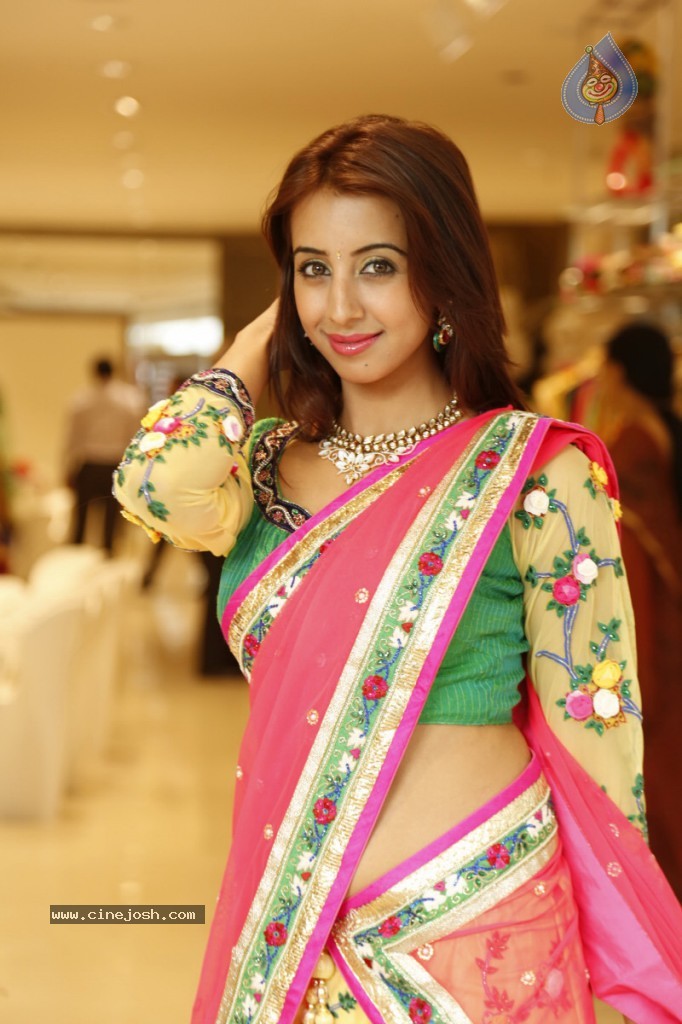 Sanjana New Hot Photos - 75 / 149 photos