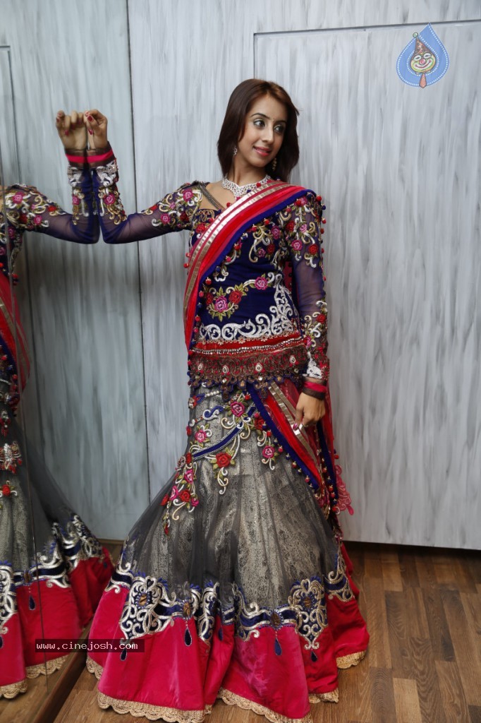 Sanjana New Hot Photos - 82 / 149 photos
