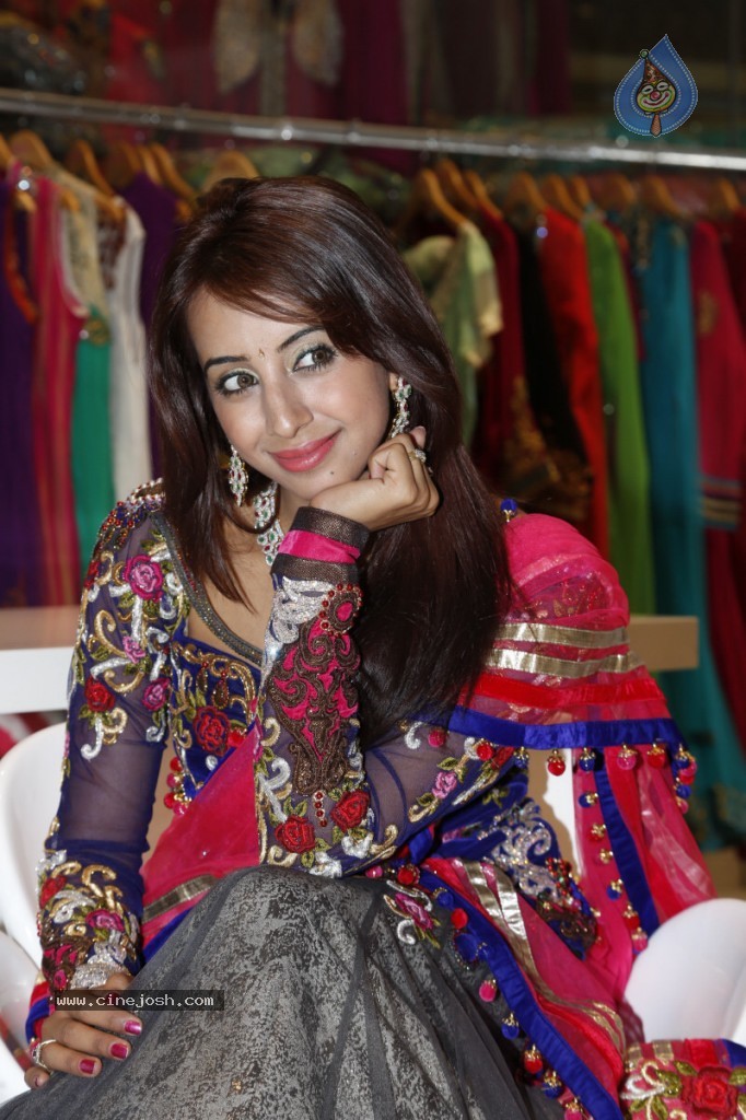 Sanjana New Hot Photos - 101 / 149 photos