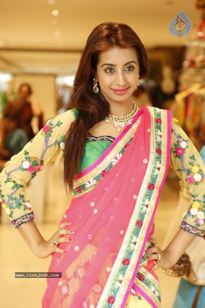 Sanjana New Hot Photos - 128 / 149 photos