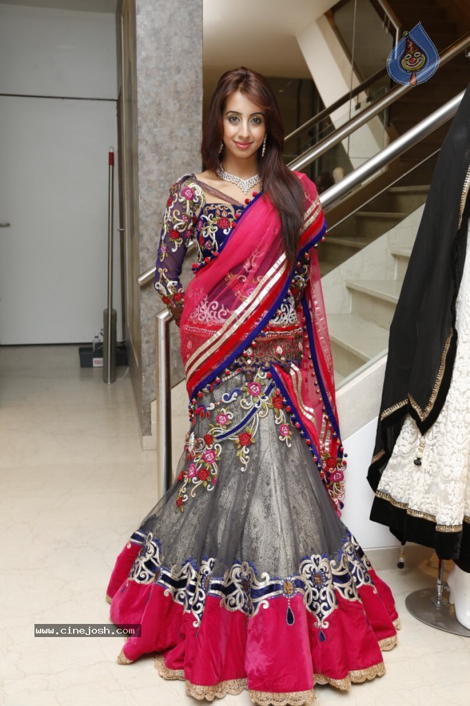 Sanjana New Hot Photos - 137 / 149 photos