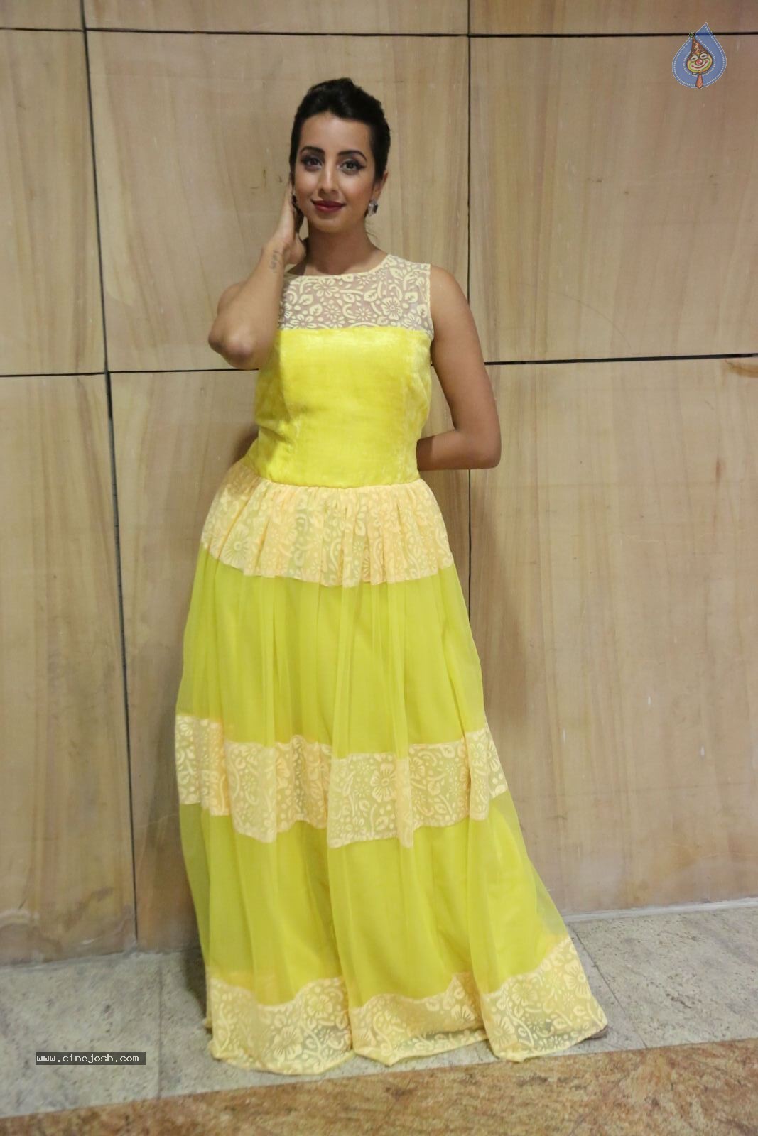 Sanjana New Stills - 12 / 48 photos