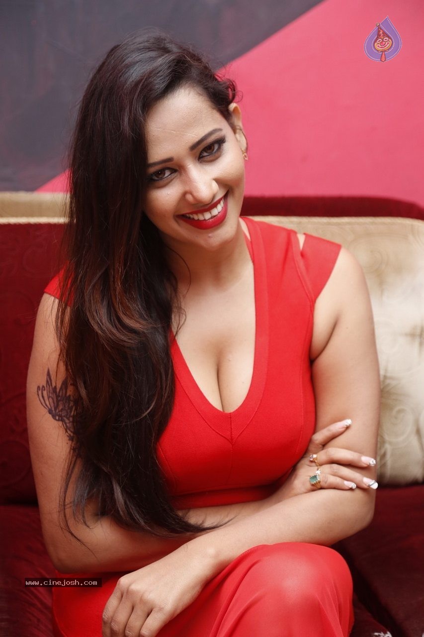 Sanjana Singh Latest Gallery - 23 / 52 photos