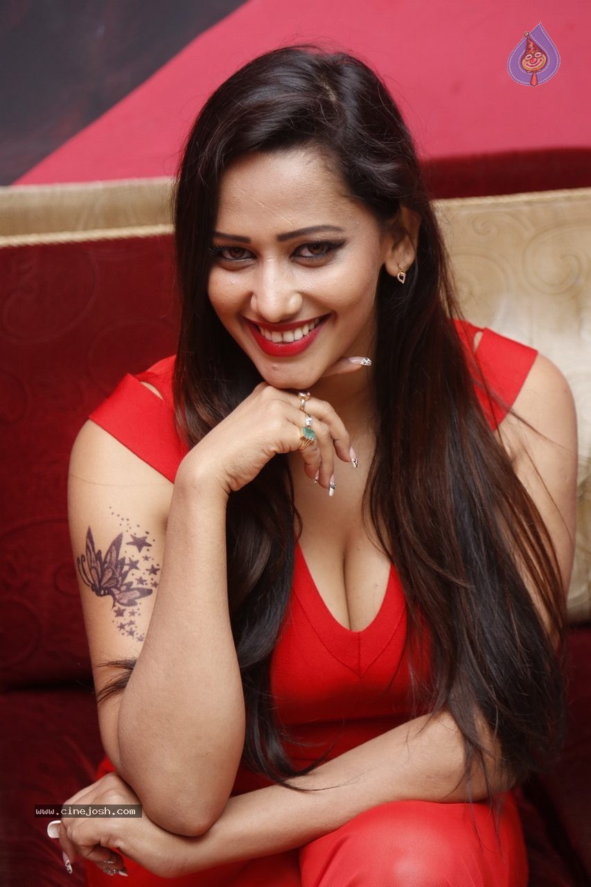Sanjana Singh Latest Gallery - 50 / 52 photos