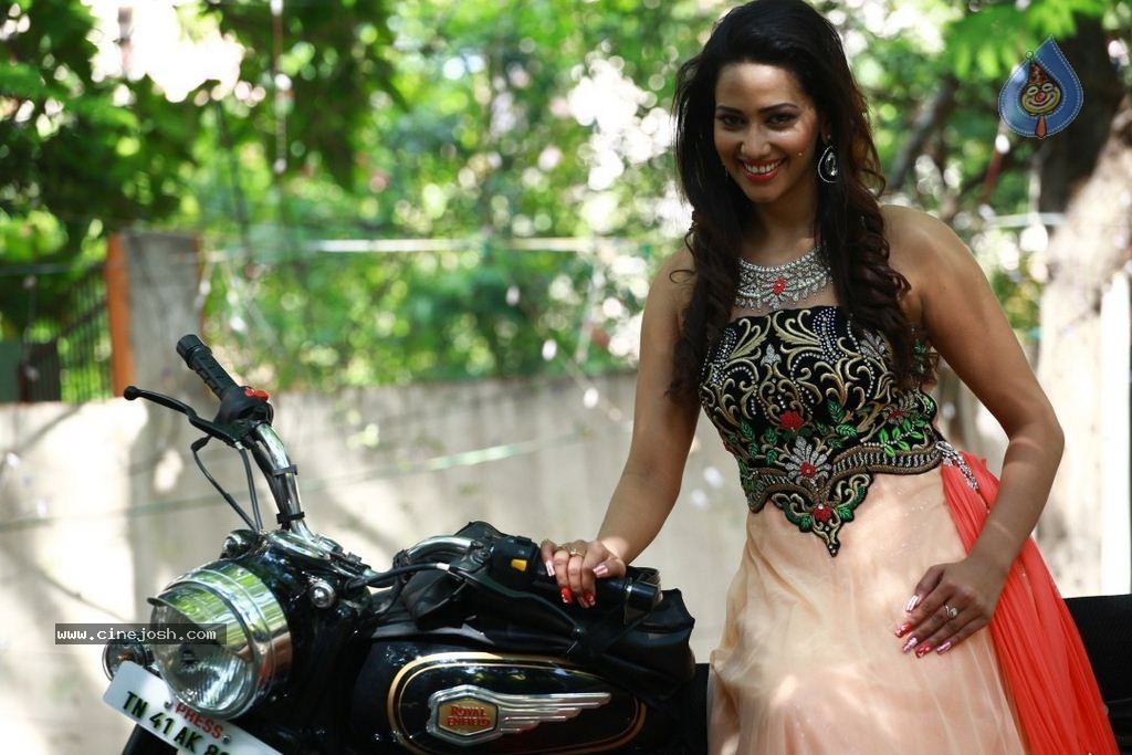 Sanjana Singh New Photos - 18 / 37 photos