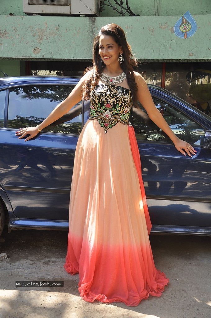 Sanjana Singh New Photos - 19 / 37 photos