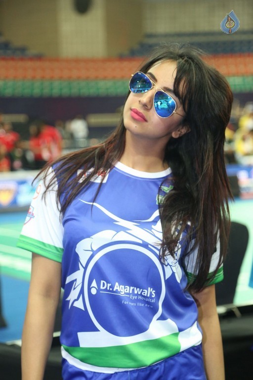 Sanjjanaa at CBL Event - 18 / 32 photos