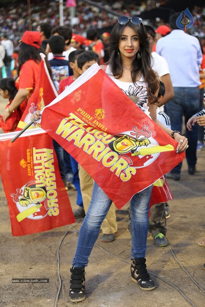 Sanjjanaa at CCL 5 Match - 21 / 37 photos
