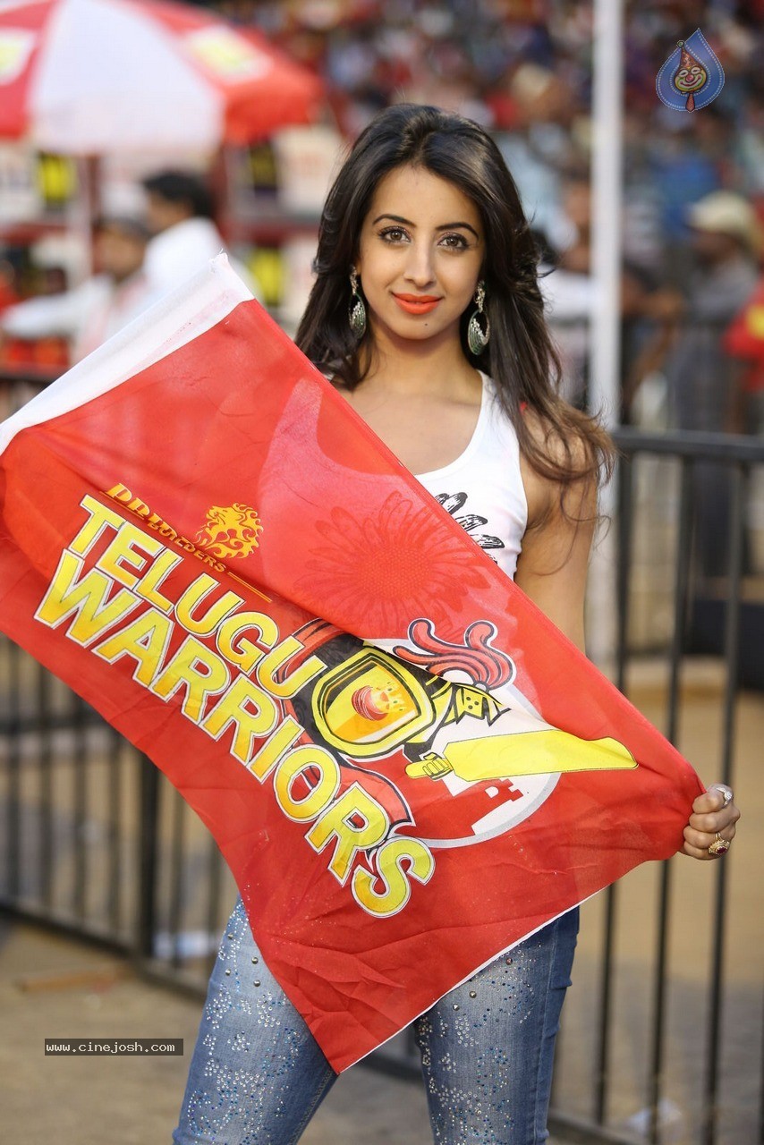 Sanjjanaa at CCL 5 Match - 27 / 37 photos