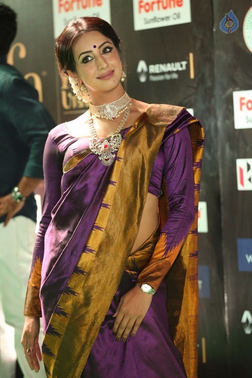 Sanjjanaa at IIFA 2017 - 34 / 41 photos