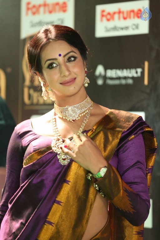 Sanjjanaa at IIFA 2017 - 38 / 41 photos