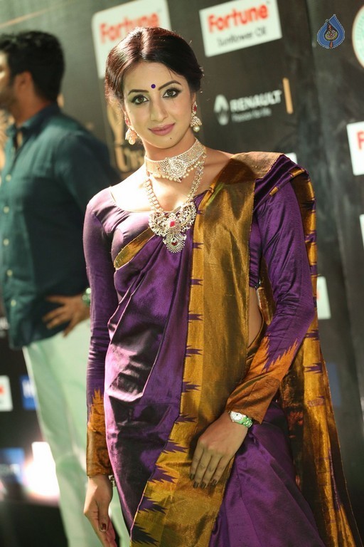 Sanjjanaa at IIFA 2017 - 41 / 41 photos