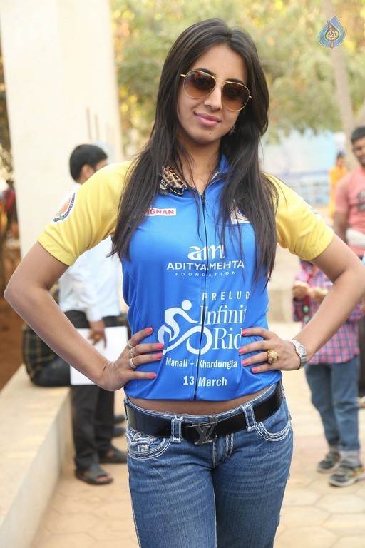 Sanjjanaa Gallery - 24 / 28 photos