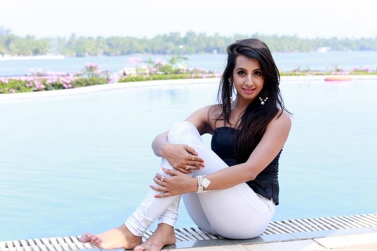Sanjjanaa Galrani Latest Photoshoot - 6 / 6 photos