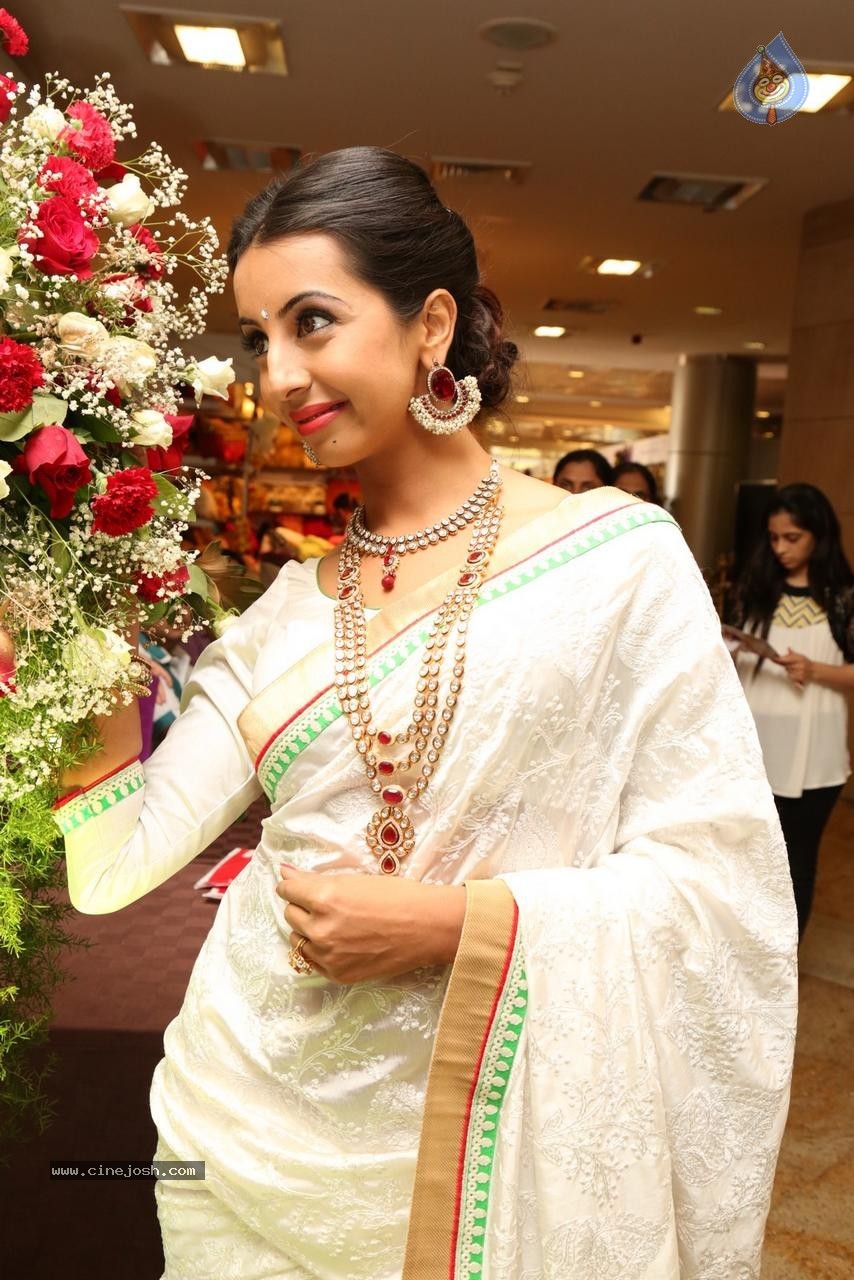 Sanjjanaa Galrani New Photos - 15 / 74 photos