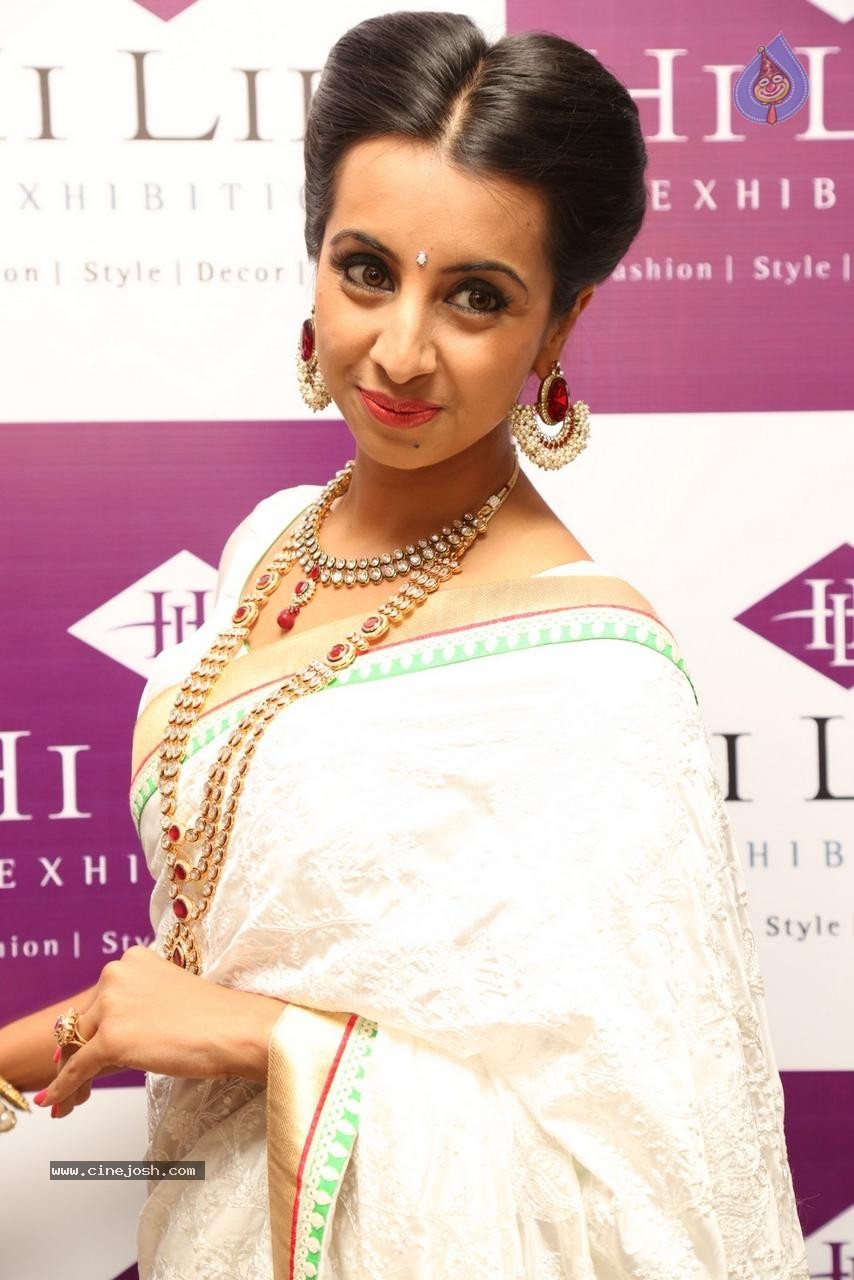 Sanjjanaa Galrani New Photos - 19 / 74 photos