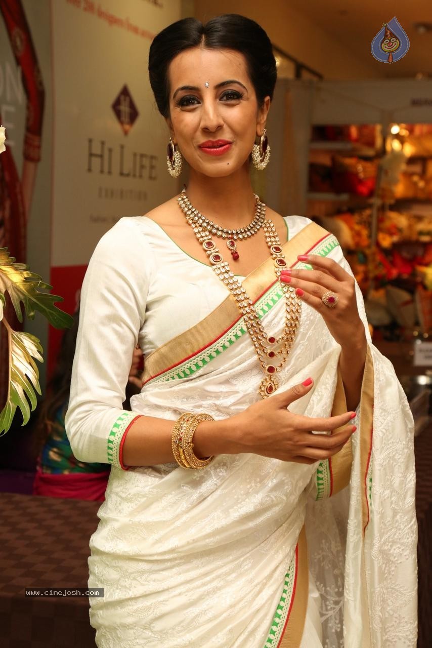 Sanjjanaa Galrani New Photos - 20 / 74 photos