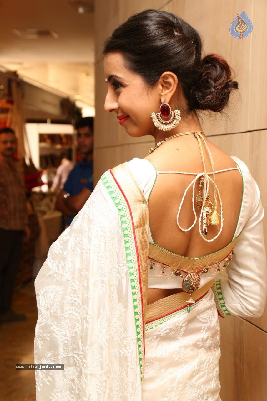 Sanjjanaa Galrani New Photos - 26 / 74 photos