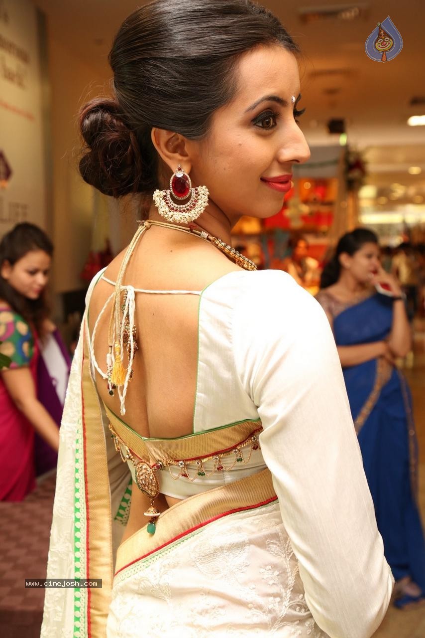 Sanjjanaa Galrani New Photos - 27 / 74 photos