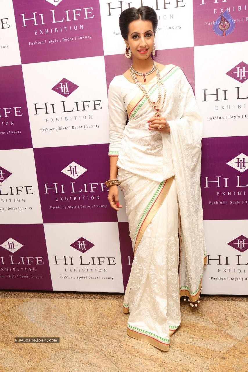 Sanjjanaa Galrani New Photos - 28 / 74 photos