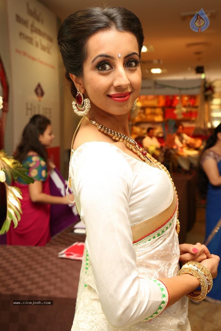 Sanjjanaa Galrani New Photos - 30 / 74 photos