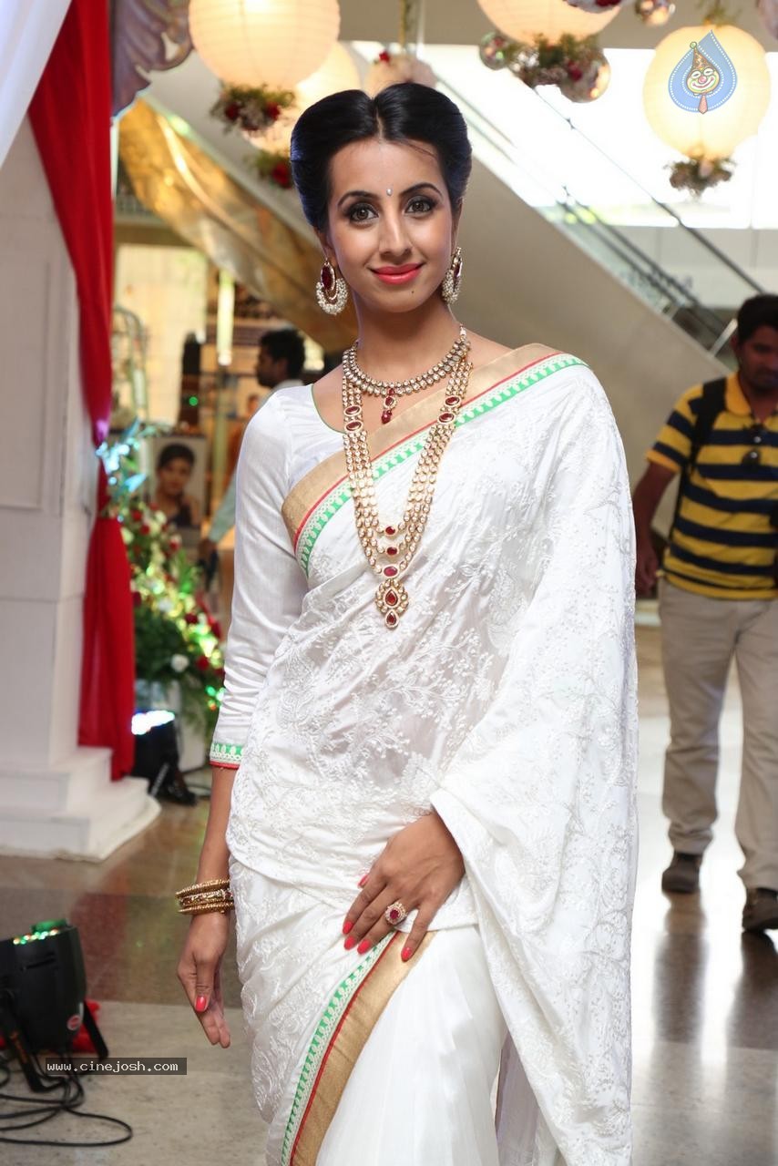 Sanjjanaa Galrani New Photos - 39 / 74 photos