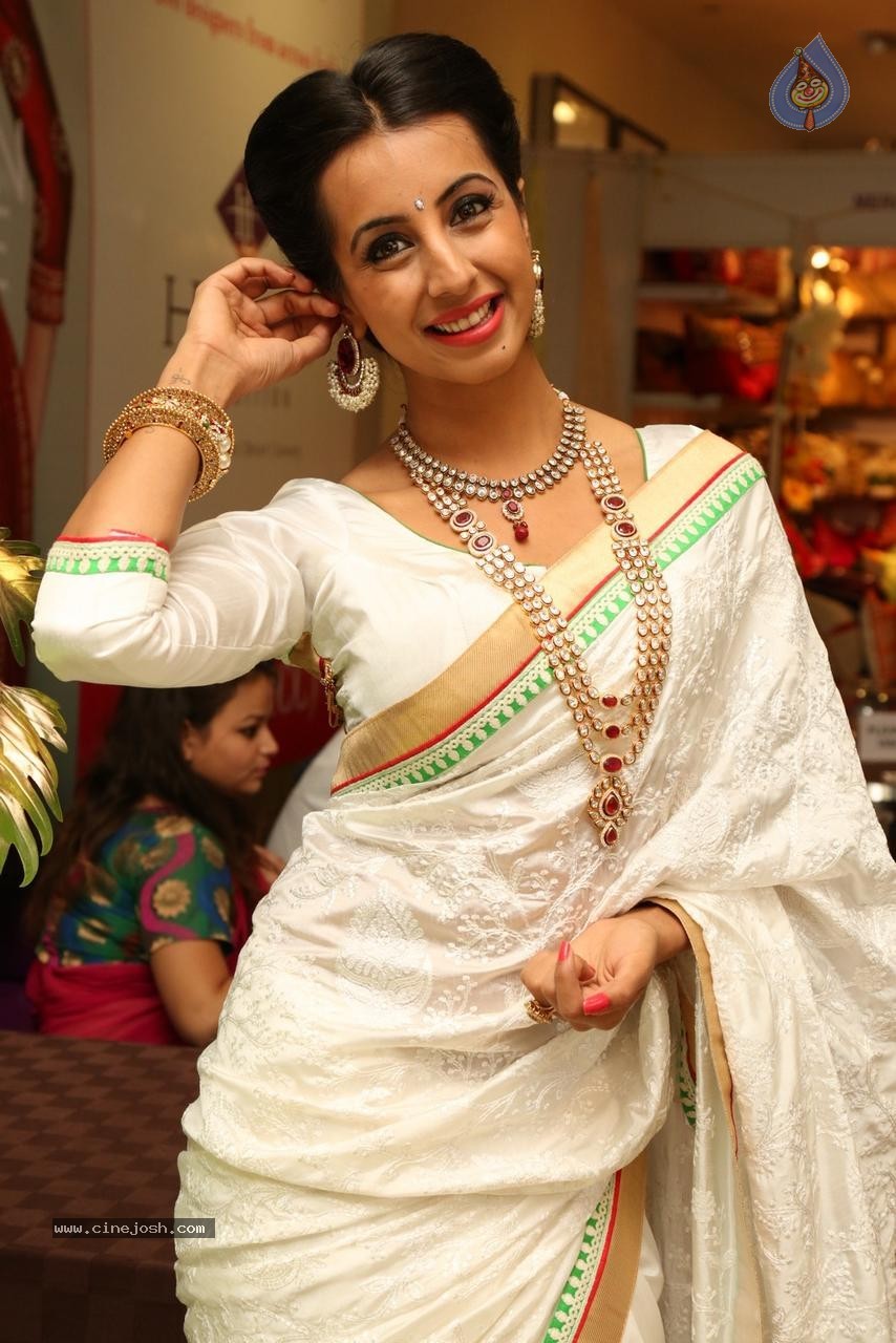 Sanjjanaa Galrani New Photos - 40 / 74 photos