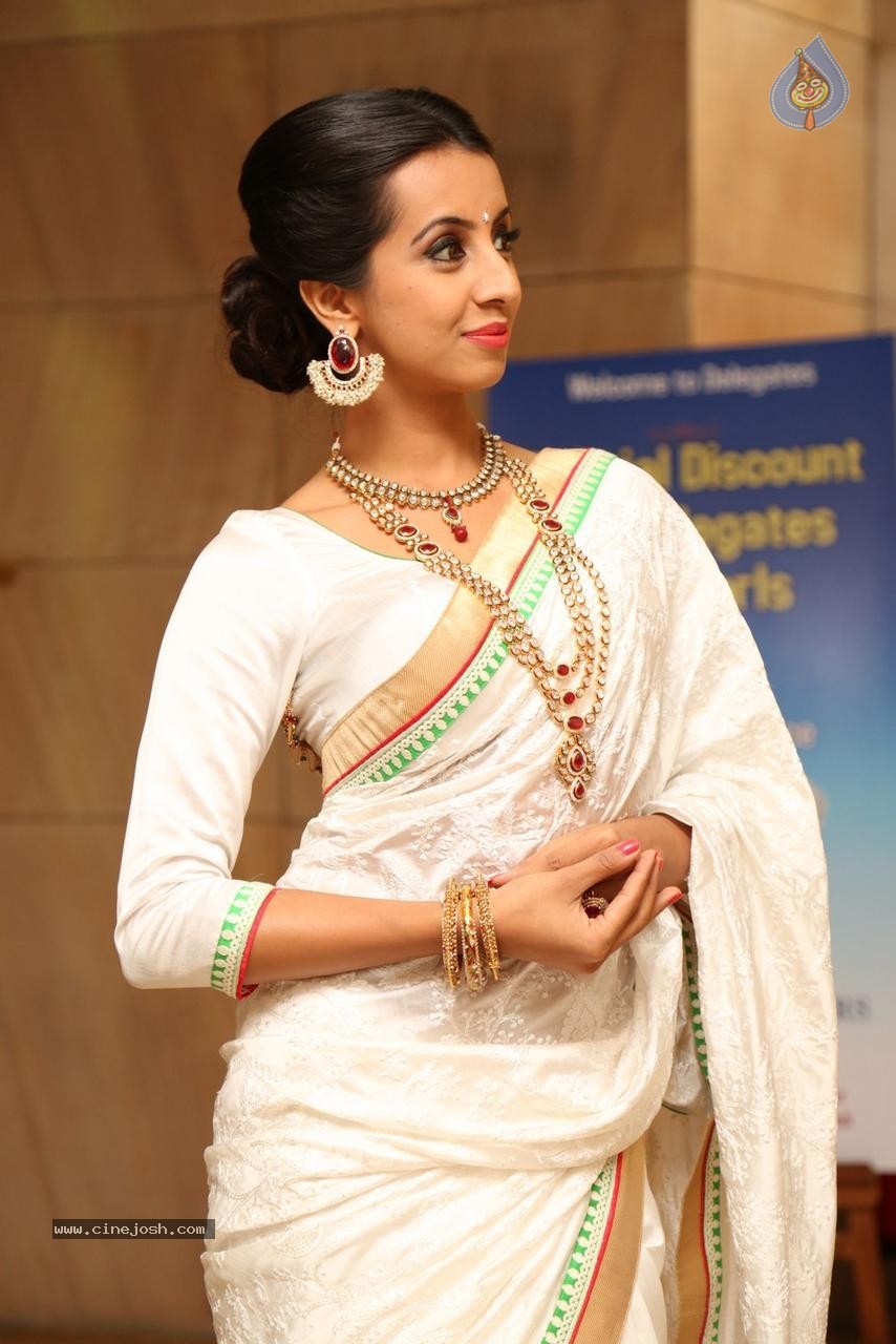 Sanjjanaa Galrani New Photos - 45 / 74 photos