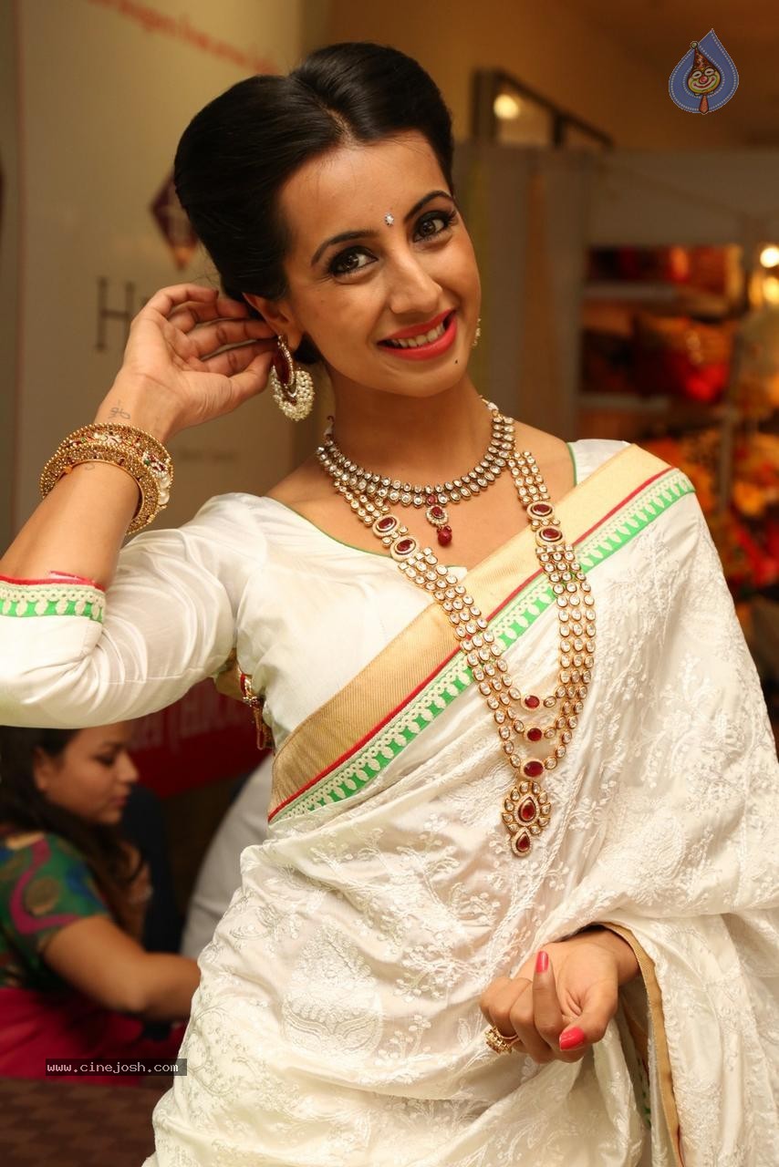 Sanjjanaa Galrani New Photos - 53 / 74 photos