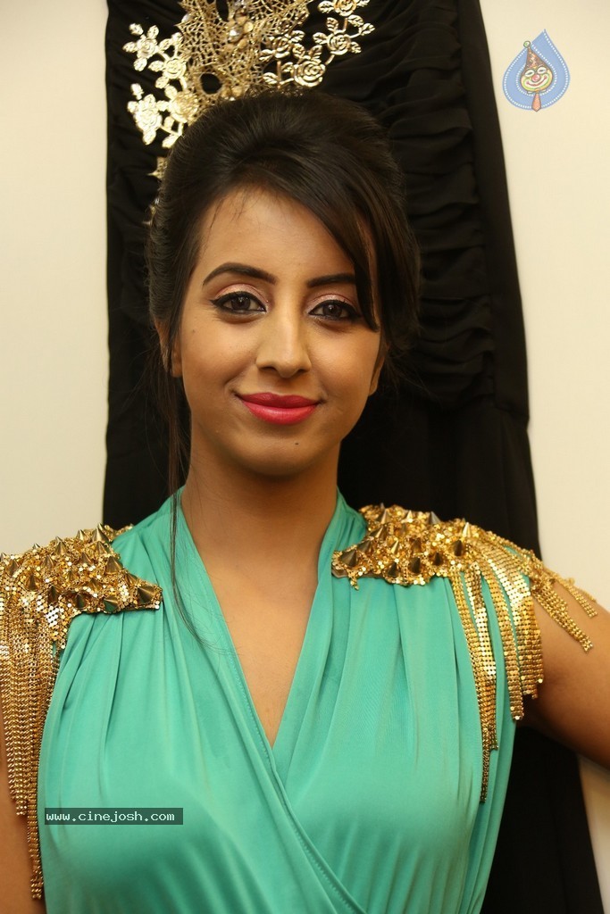 Sanjjanaa Galrani New Stills - 38 / 114 photos