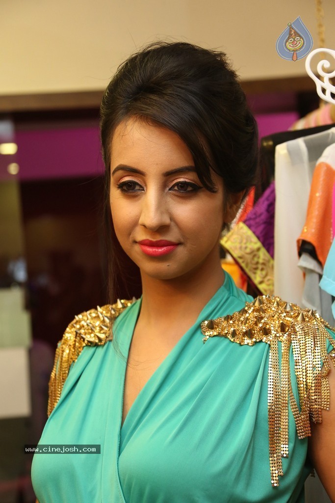 Sanjjanaa Galrani New Stills - 48 / 114 photos