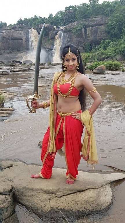 Sanjjanaa Galrani New Stills From Swarna Khadgam - 1 / 7 photos