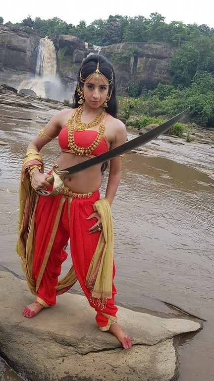 Sanjjanaa Galrani New Stills From Swarna Khadgam - 6 / 7 photos