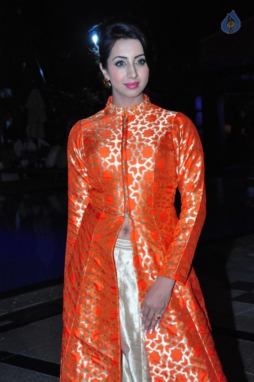 Sanjjanaa New Images - 9 / 42 photos