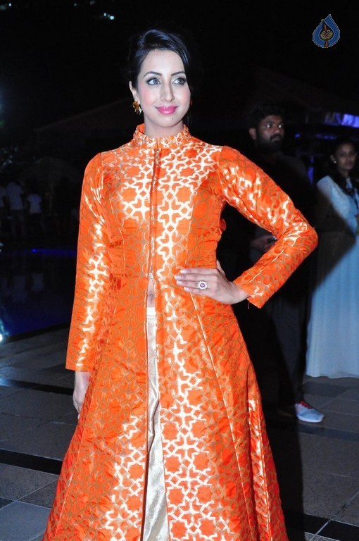 Sanjjanaa New Images - 28 / 42 photos