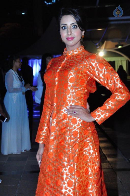 Sanjjanaa New Images - 30 / 42 photos