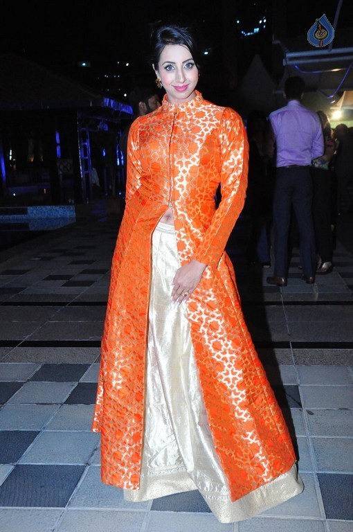Sanjjanaa New Images - 34 / 42 photos