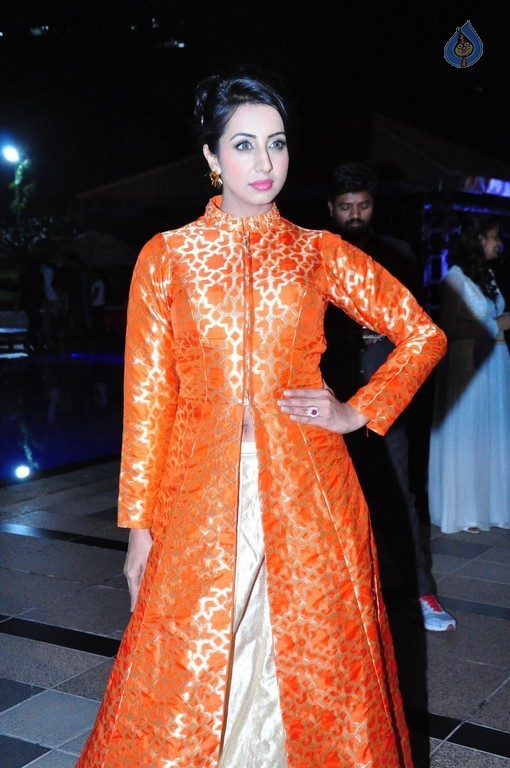Sanjjanaa New Images - 38 / 42 photos