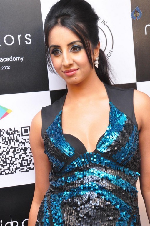 Sanjjanaa New Pics - 15 / 35 photos