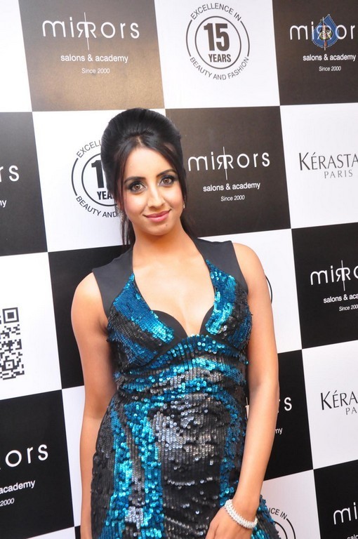 Sanjjanaa New Pics - 18 / 35 photos