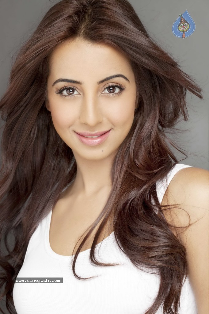 Sanjjanaa New Portfolio Stills - 7 / 42 photos