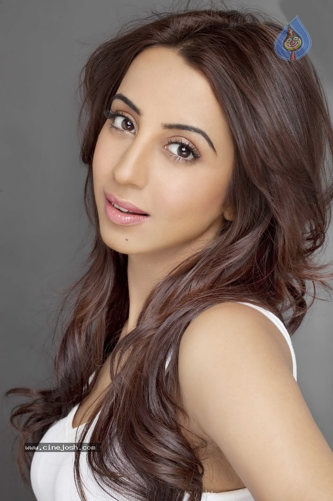 Sanjjanaa New Portfolio Stills - 24 / 42 photos