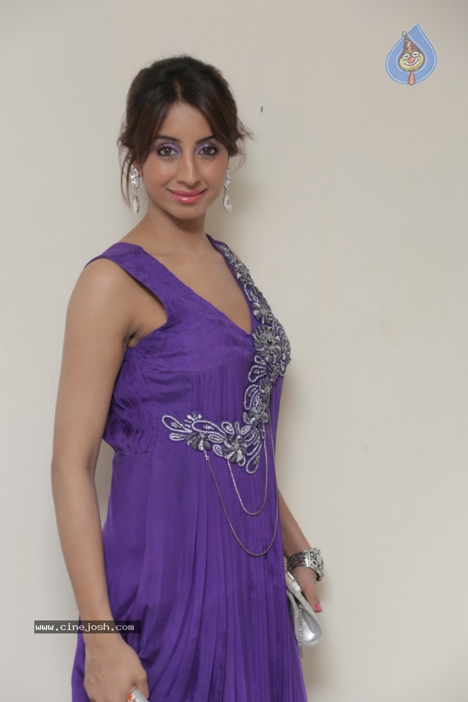 Sanjjanaa Photos - 4 / 31 photos