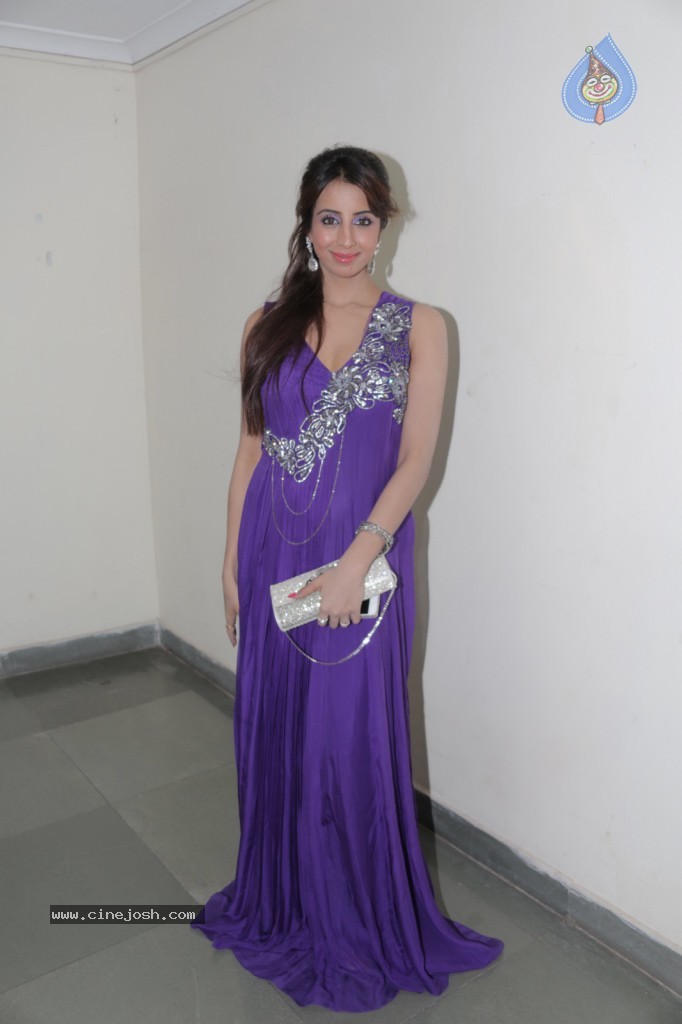 Sanjjanaa Photos - 7 / 31 photos