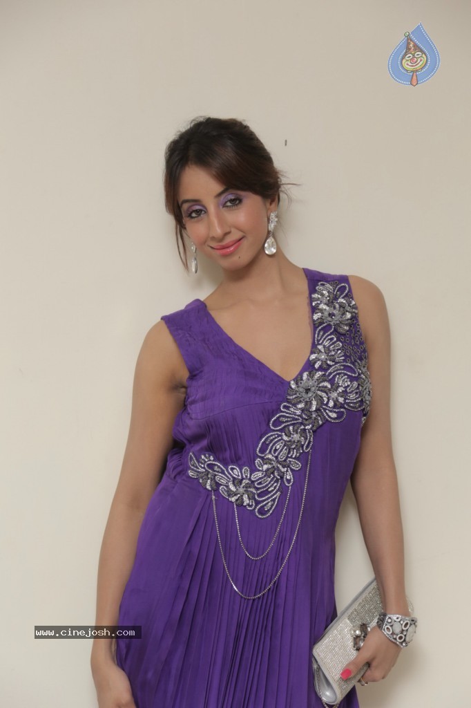 Sanjjanaa Photos - 14 / 31 photos