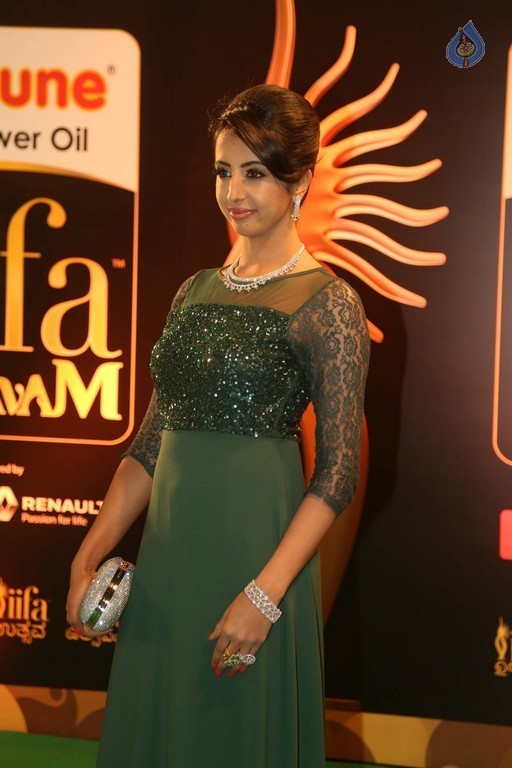 Sanjjanaa Pics - 27 / 29 photos