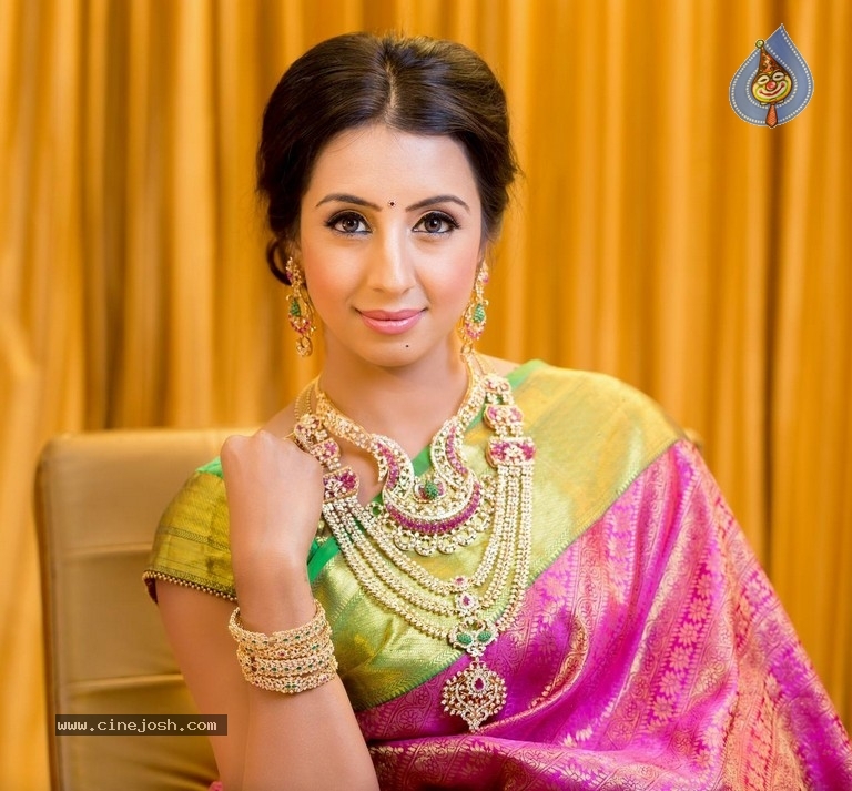 Sanjjanna Galrani Akshaya tritiya Special Shoot - 6 / 8 photos