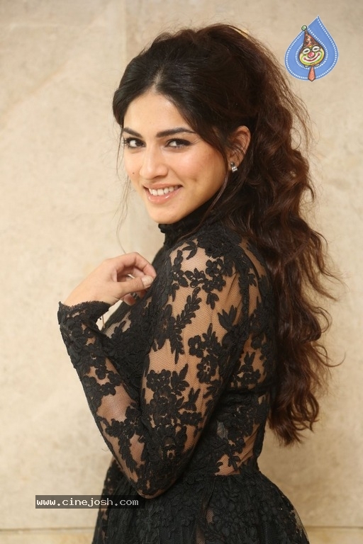 Sapna Pabbi Photos - 14 / 42 photos