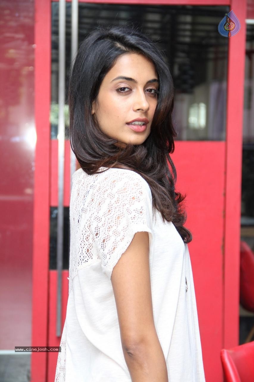 Sara Jane Dias Latest Stills - 6 / 22 photos